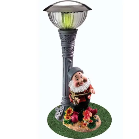 Borne solaire avec nain de jardin